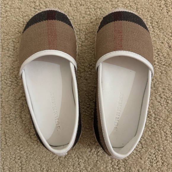 Burberry toddler size 25 espadrilles - Picture 4 of 4